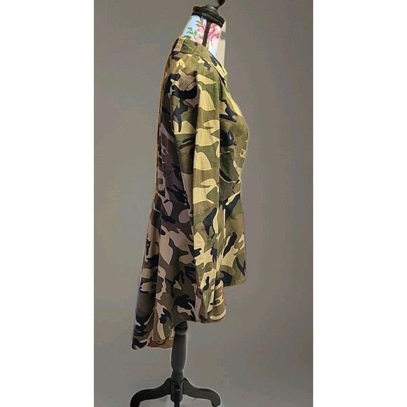 18 CENTIMETERS Women's camo long sleeve Tails button down shirt size Large - Picture 9 of 9
